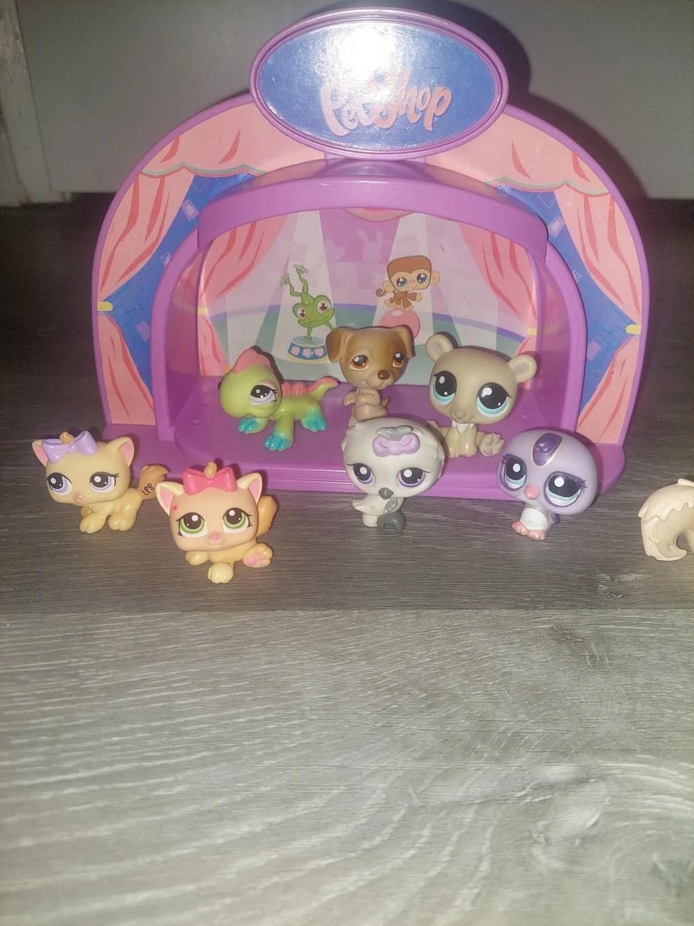 Littlest Pet Shop LPS Playset 2007 Play Set and 8 Figures Pets Lot Rare